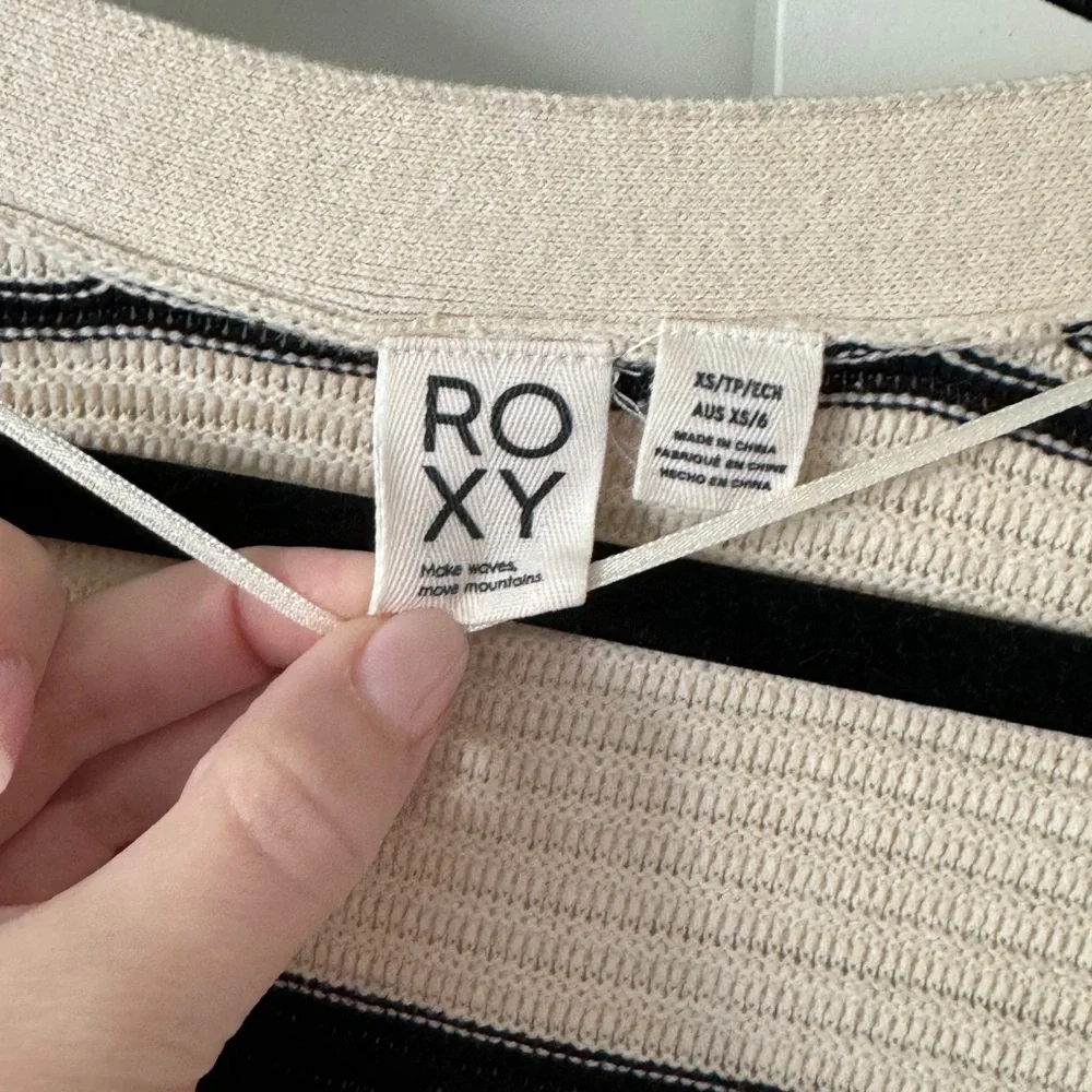 Roxy Cardigan - Picture 3 of 3